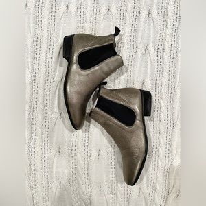 Italian women’s leather chelsea boots